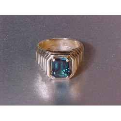 Emerald ( Synthetic ) in 14k Yellow Gold - ring